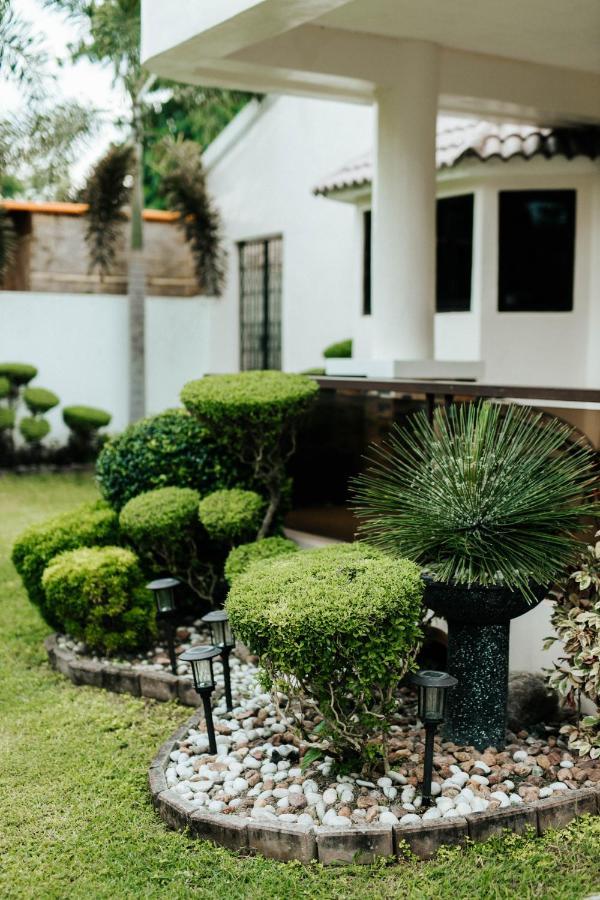 Bahay Ni Kikay Vacation Rental - Wifi Included 제너럴 산토스 외부 사진